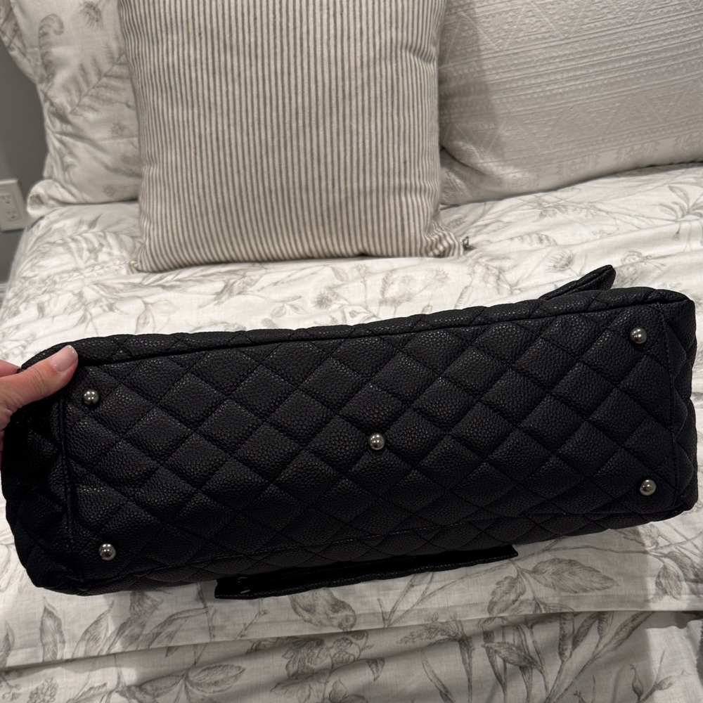 CC style black quilted travel bag - Picture 3 of 6